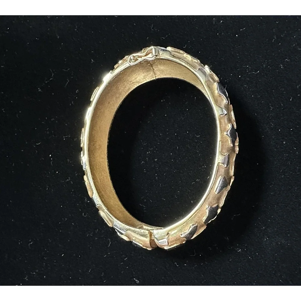 Vintage Trifari Hinged Bangle Bracelet Gold &‎ Silver Pebble Design
